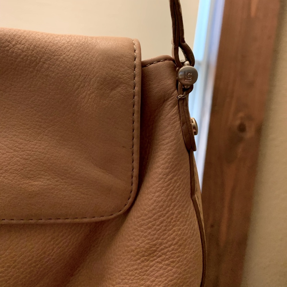 Beautiful tan leather Liz Claiborne NYC shoulder bag
